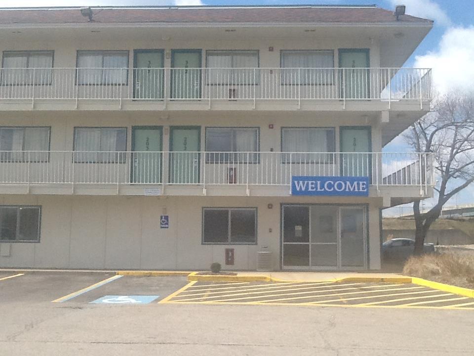 Super 8 By Wyndham Florence Extérieur photo
